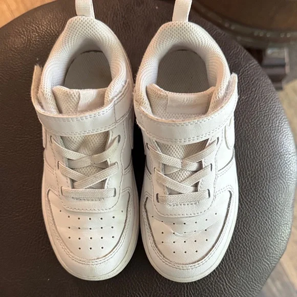 Kids Nikes - Picture 2 of 4